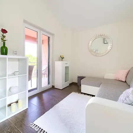 Apolina Малинска